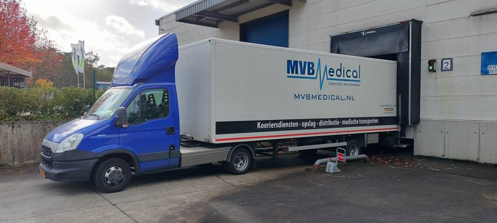 MVB Medical bakwagen bij een laadperron